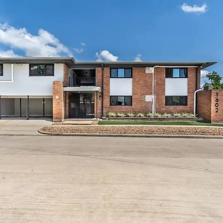 Modern 2 Bed Near Rice University 9